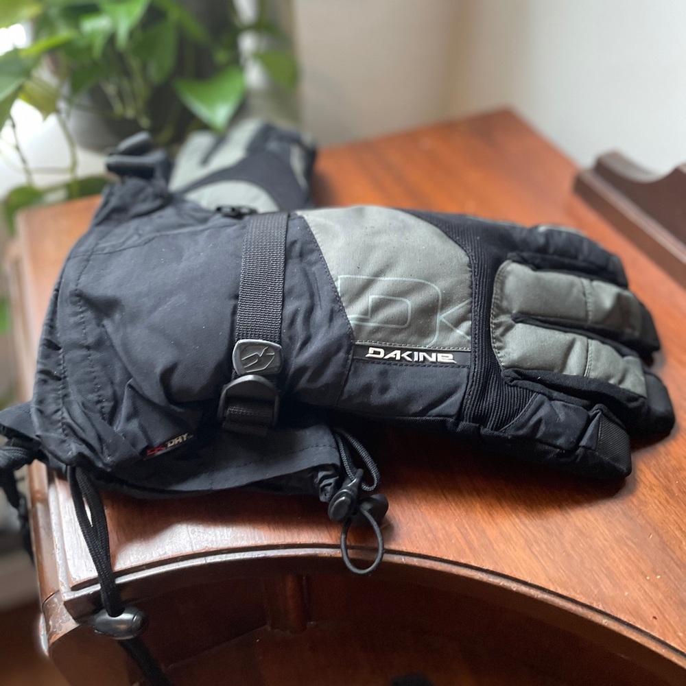 DAKINE M Snowboarding Gloves